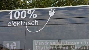 iniyot sa bus|Im Landkreis Saarlouis soll bald jeder vierte Bus elektrisch fahren.